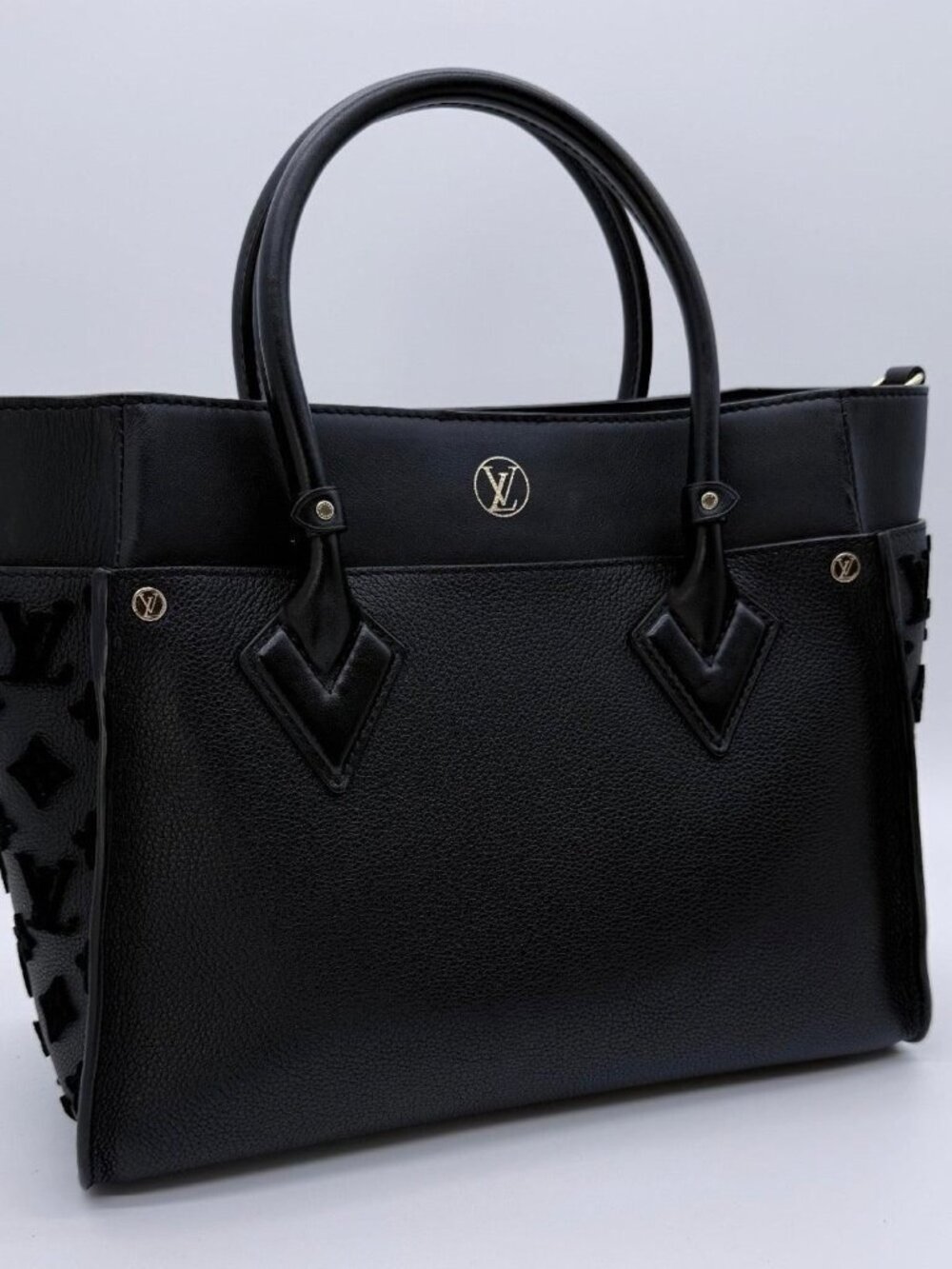 LOUIS VUITTON LV 2022 Black Calf Monogram Tufting On My Side MM - Picture 8 of 8